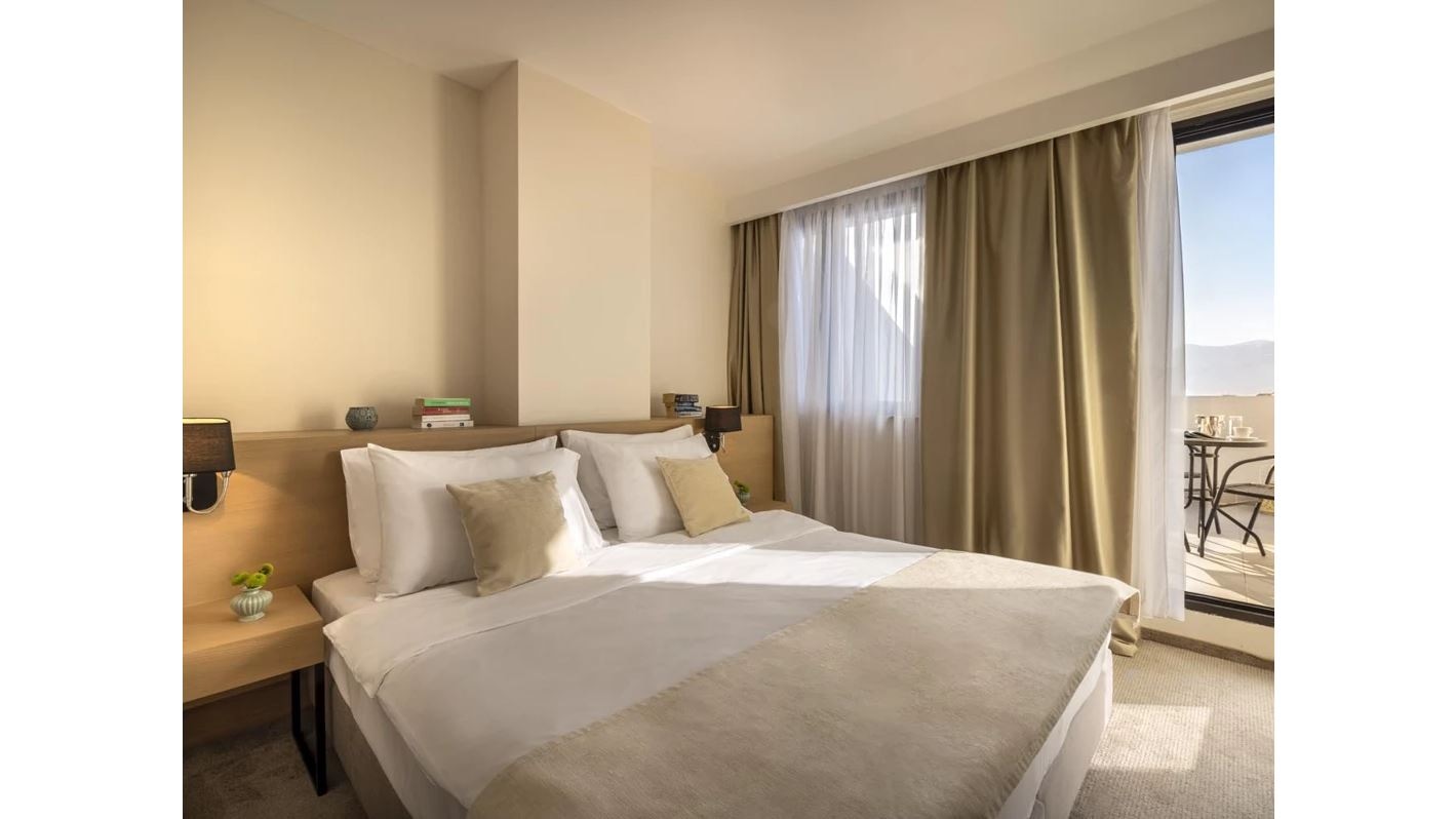 rooms-superior-suite-seaside-balcony