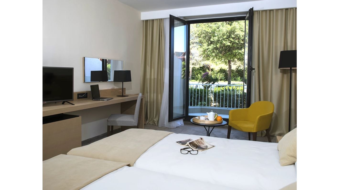 rooms-comfort-room-balcony