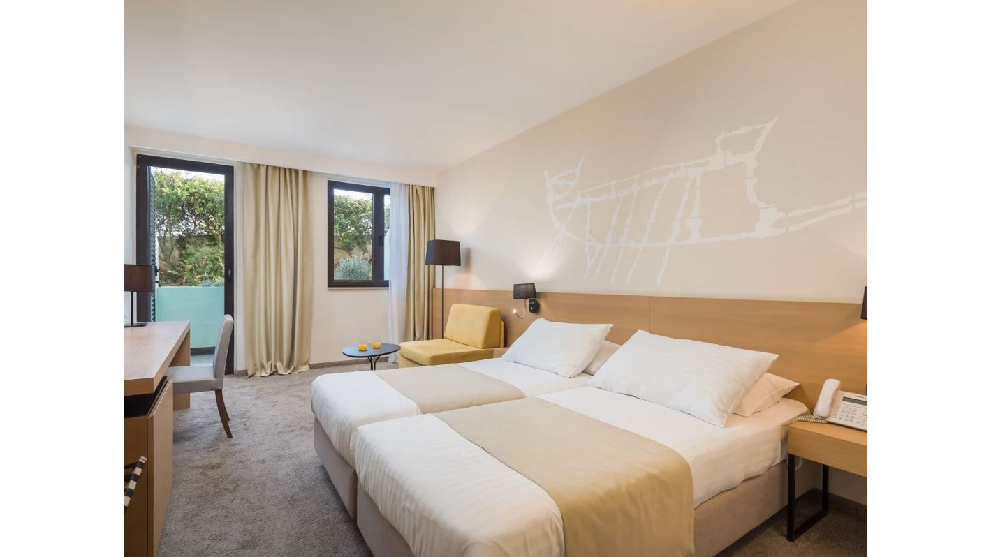 rooms-superior-room-balcony