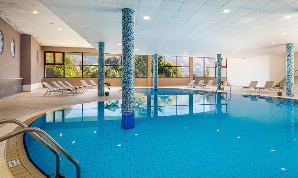 pools-indoor-pool