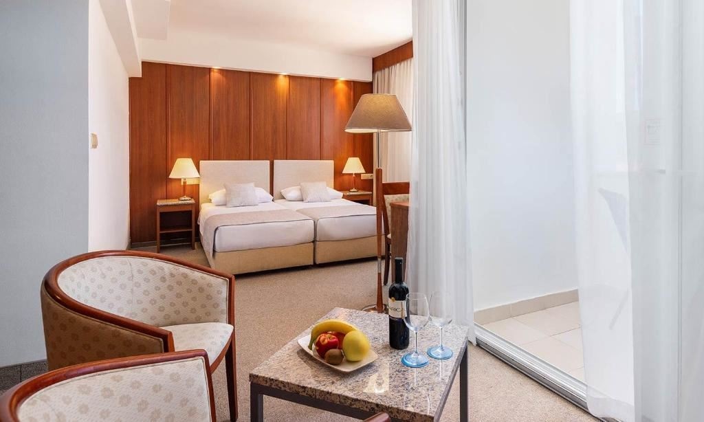 rooms-superior-junior-suite-balcony