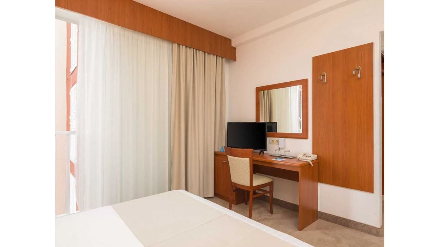 rooms-standard-room