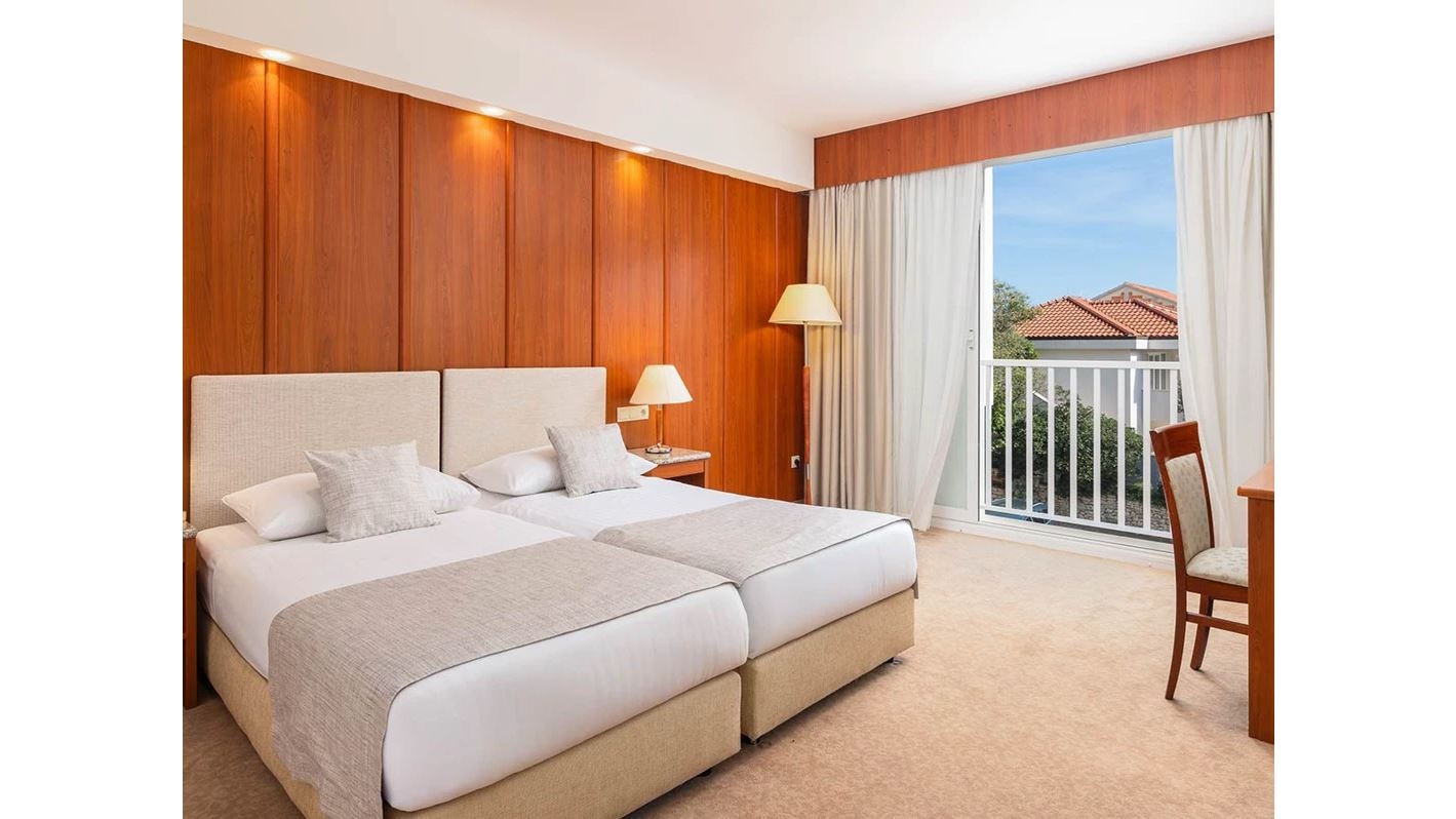 rooms-superior-junior-suite-balcony