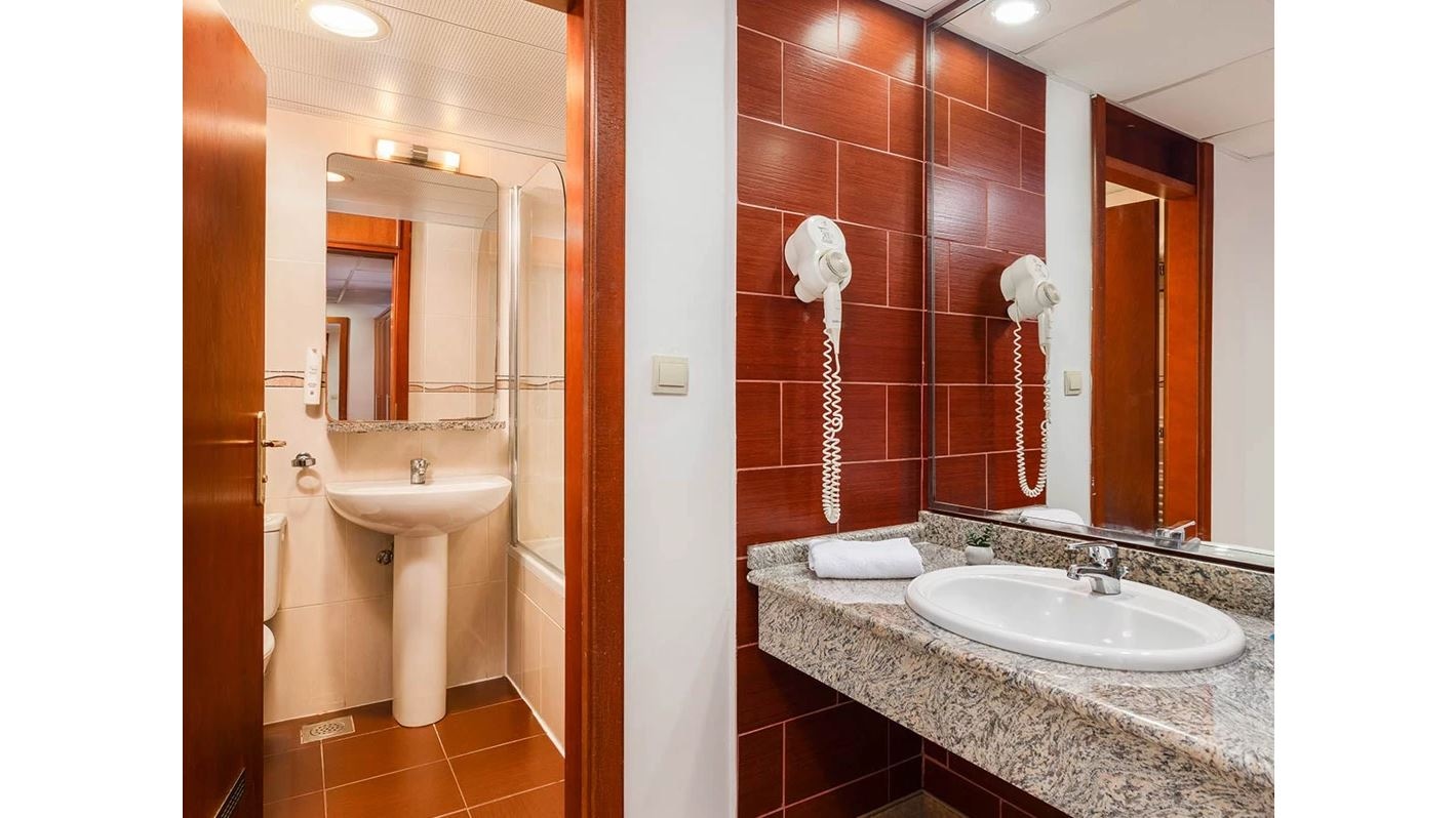 rooms-superior-junior-suite-balcony