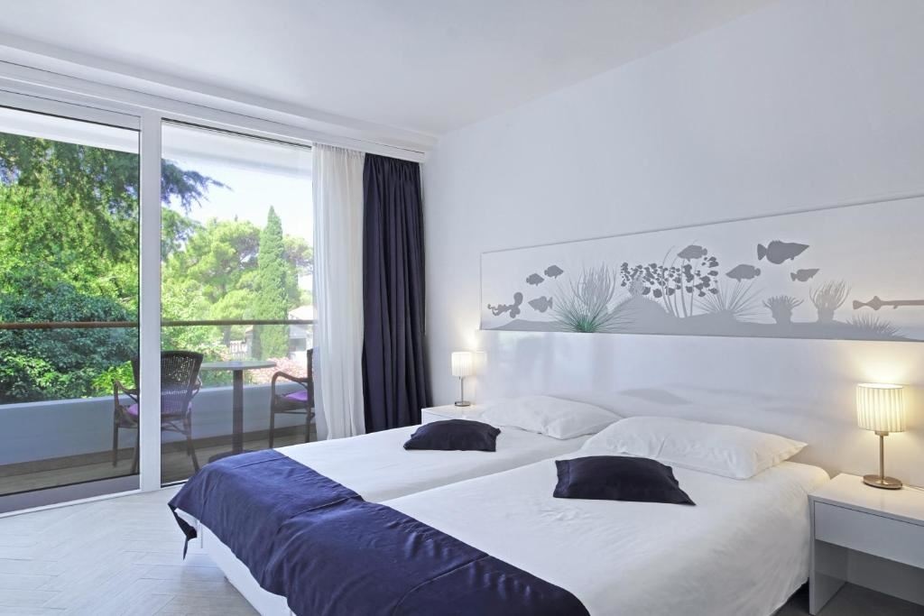 rooms-classic-room-balcony