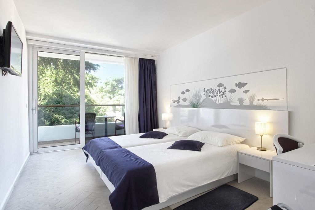 rooms-classic-room-balcony