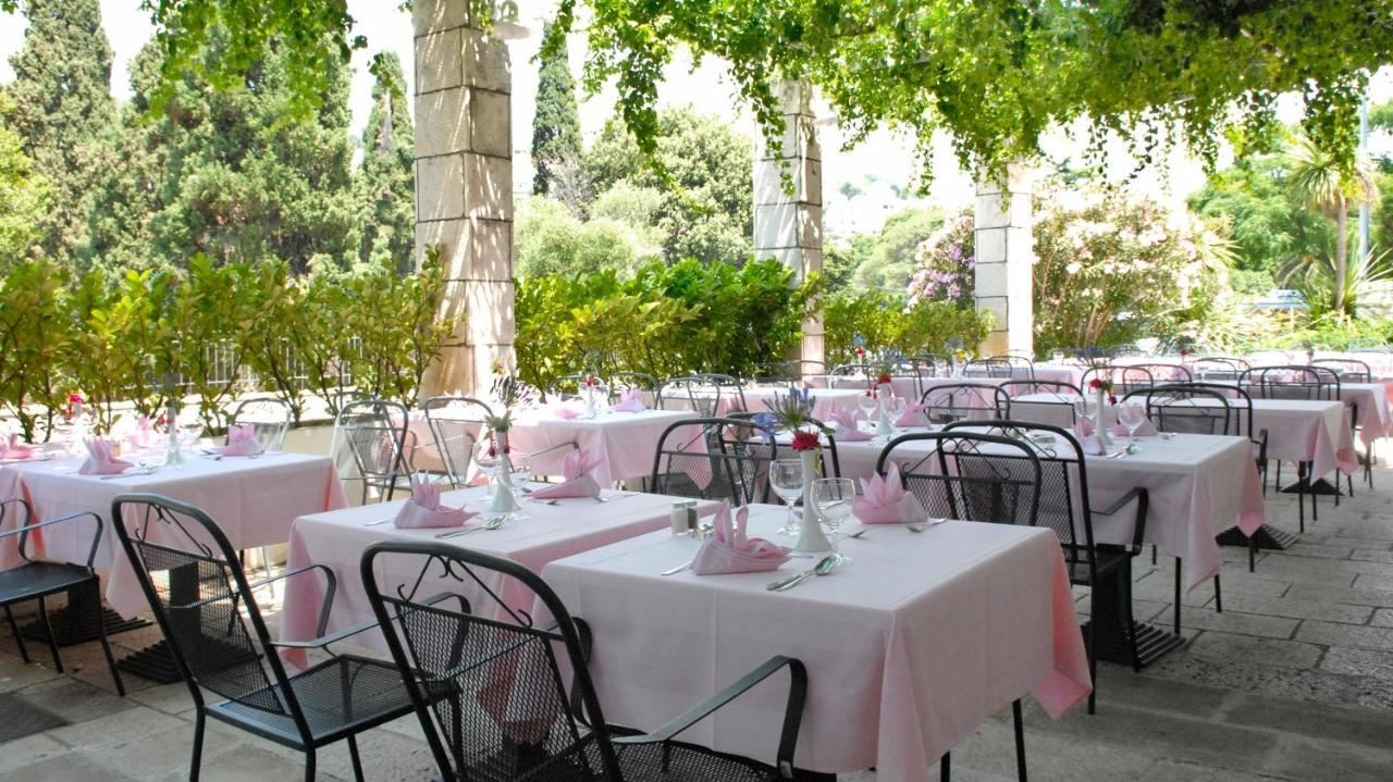 restaurants-restaurants