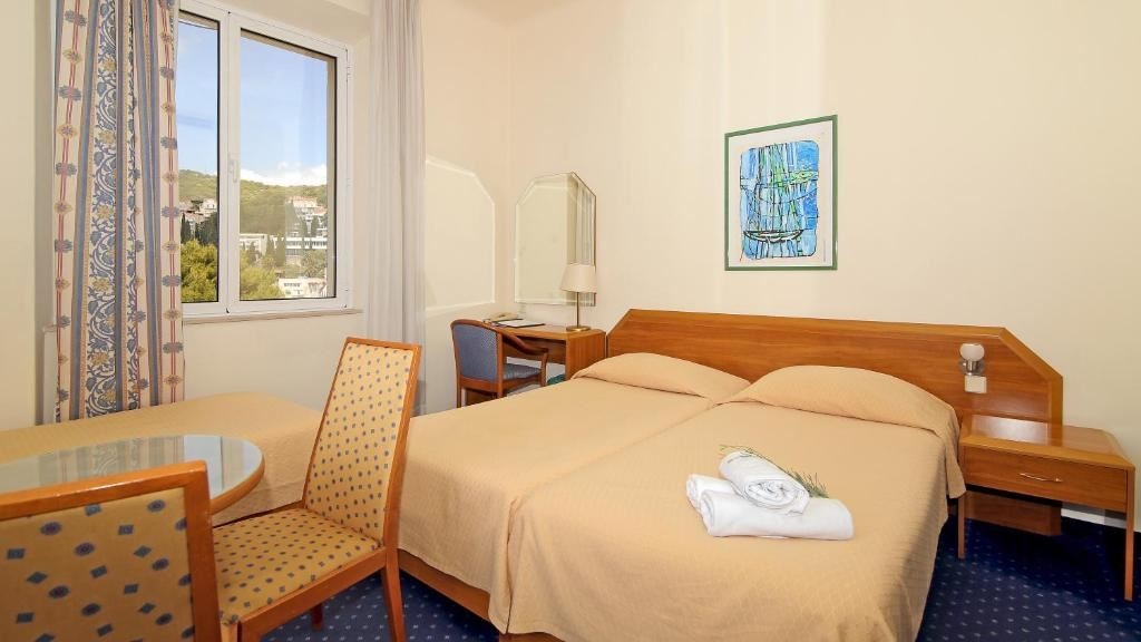 rooms-double-standard-room-park-view