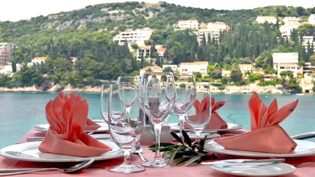 restaurants-restaurants