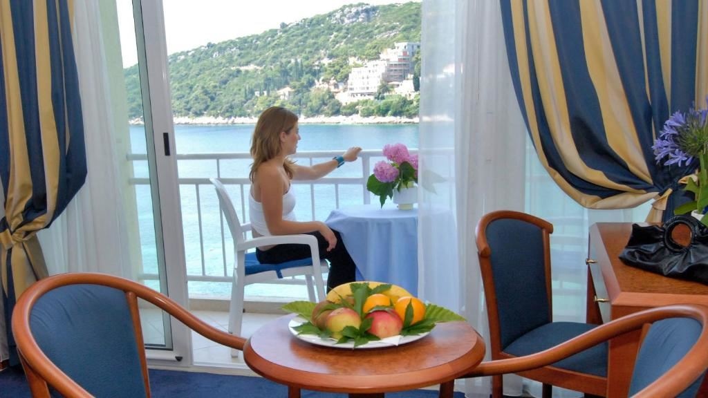 rooms-double-superior-room-seaview-balcony