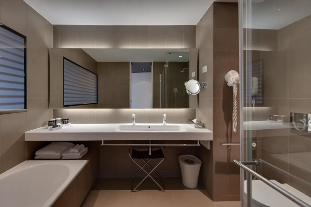 rooms-double-premium-room-balcony-or-terrace