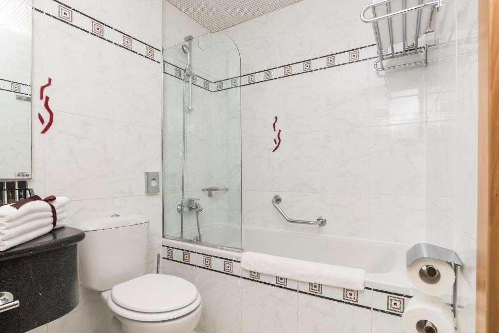 rooms-double-classic-room-park-view-balcony