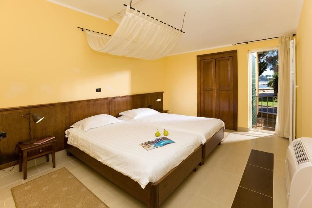 rooms-1-bedroom-classic-villa-park-view