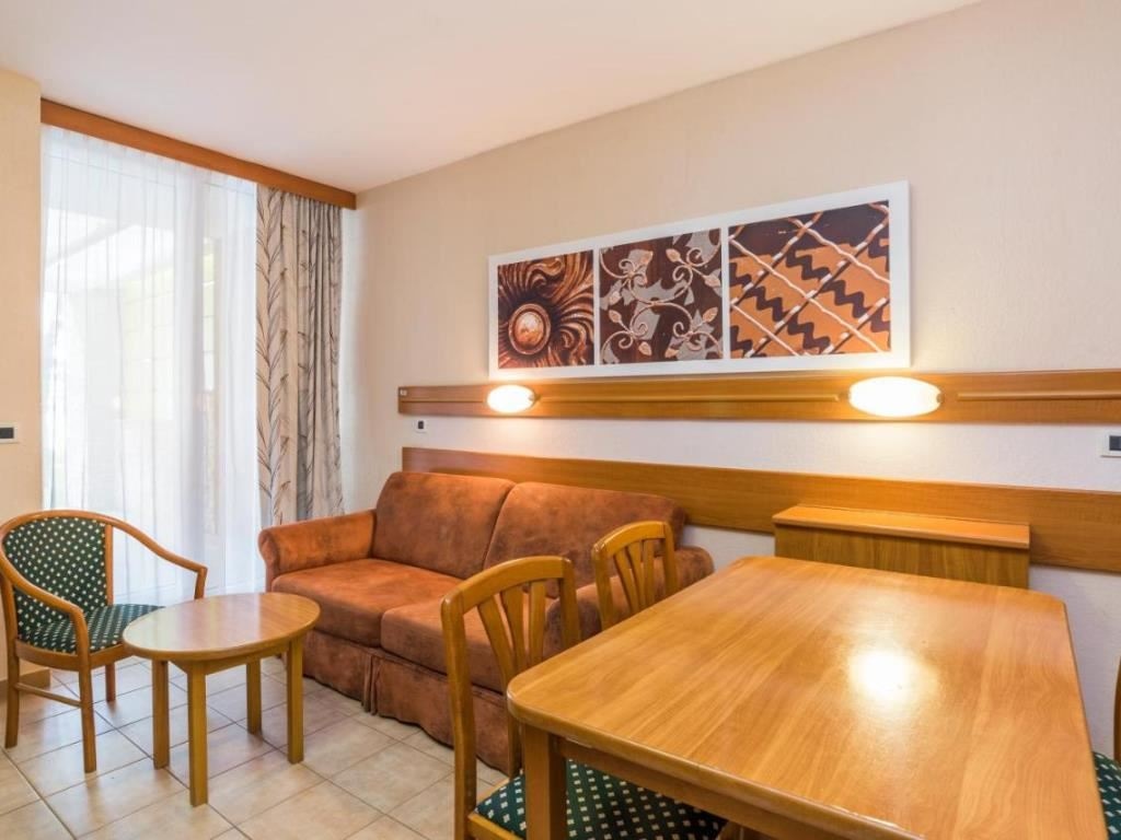 rooms-2-bedroom-superior-apartment-park-view-balcony