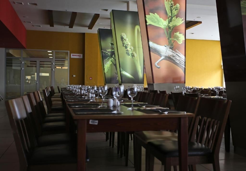 restaurants-restaurants