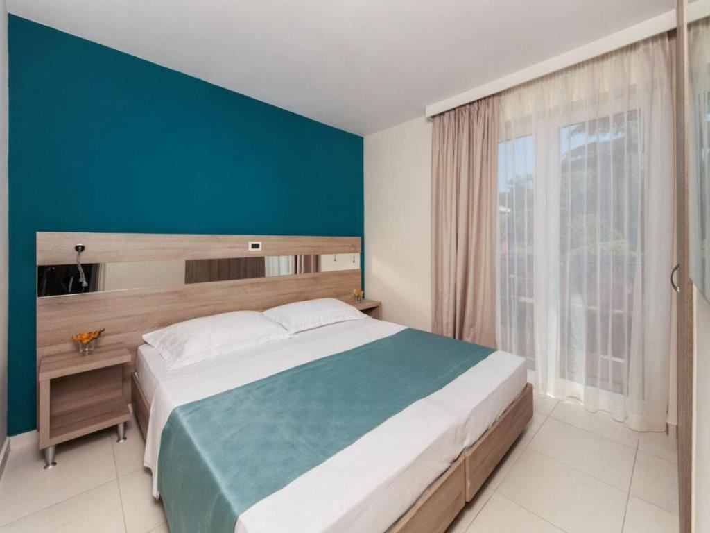 rooms-1-bedroom-superior-apartment-balcony