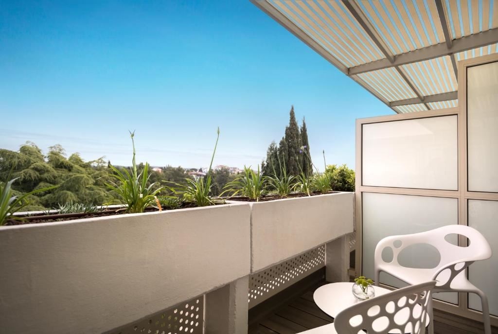 rooms-double-standard-room-balcony