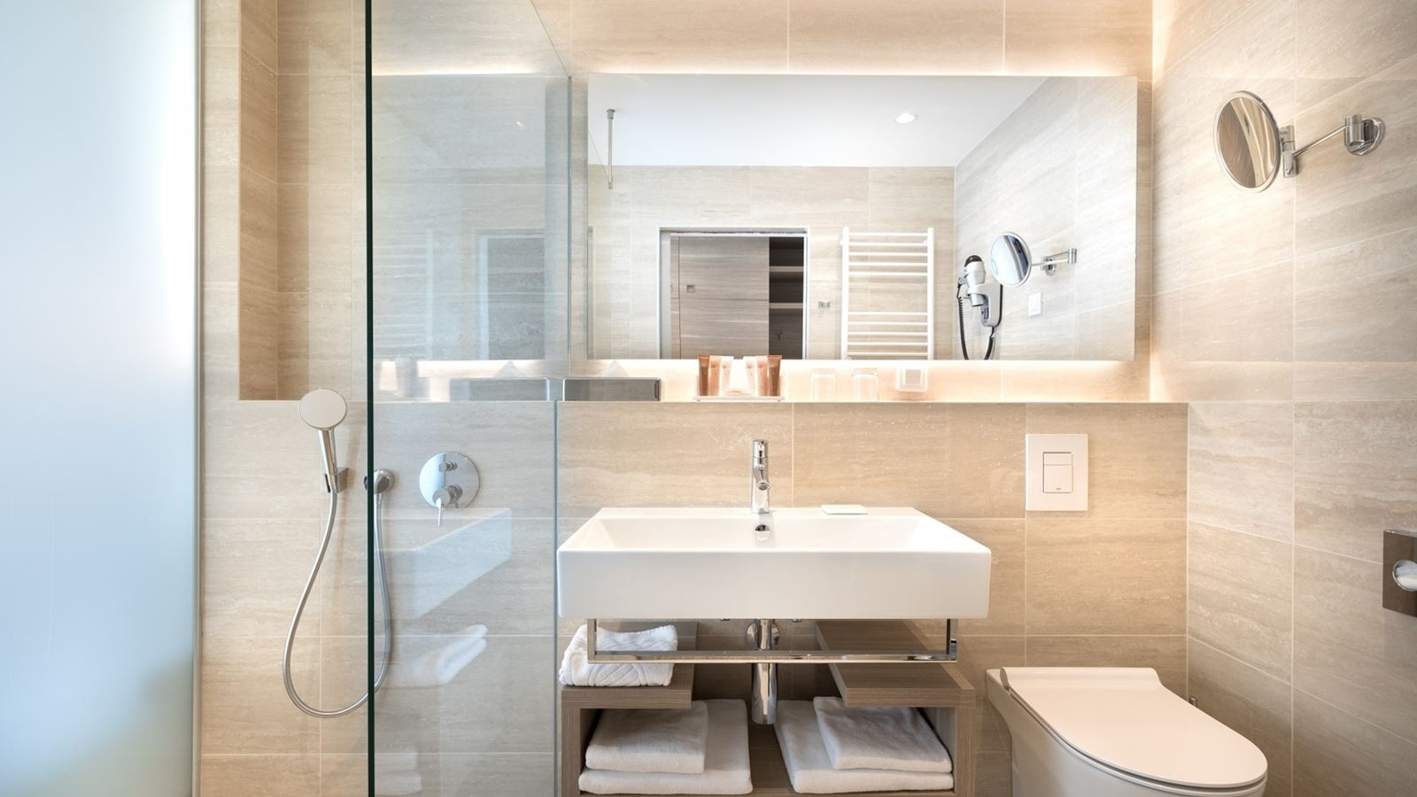 rooms-triple-standard-room-balcony