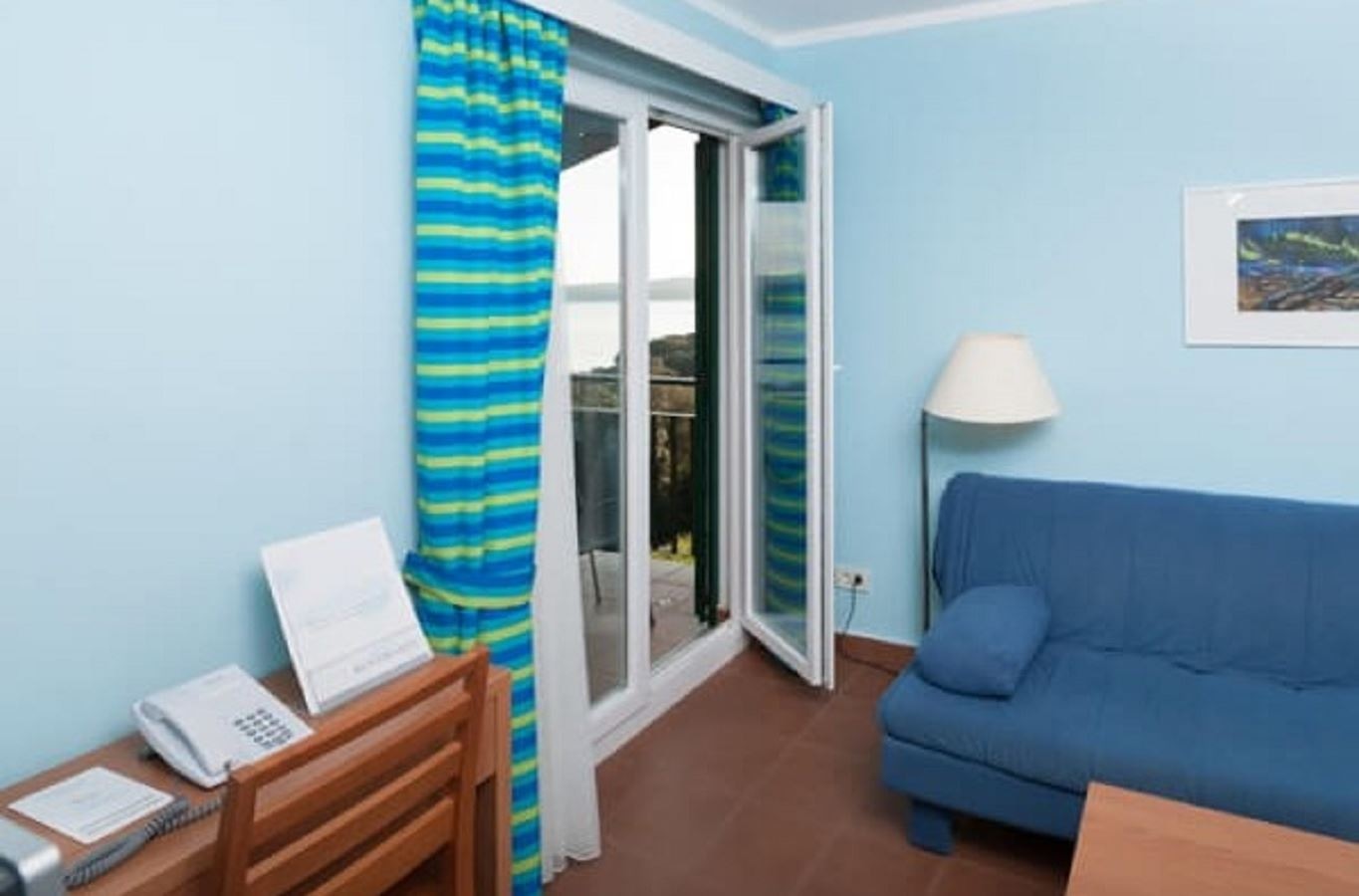 rooms-2-bedroom-apartment-balcony-or-terrace