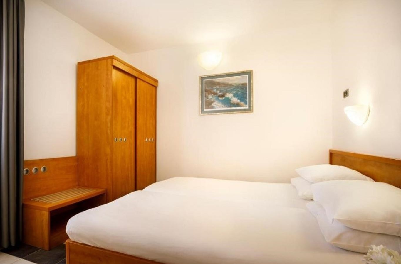 rooms-1-bedroom-basic-apartment-terrace