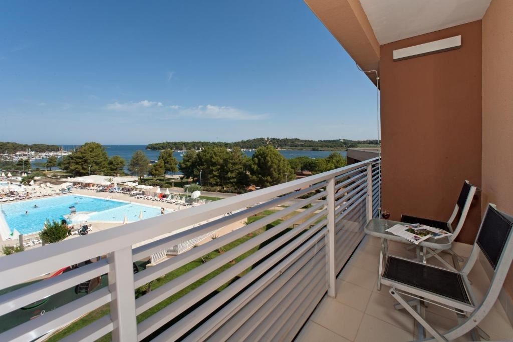 rooms-premium-room-seaview-balcony-promotion