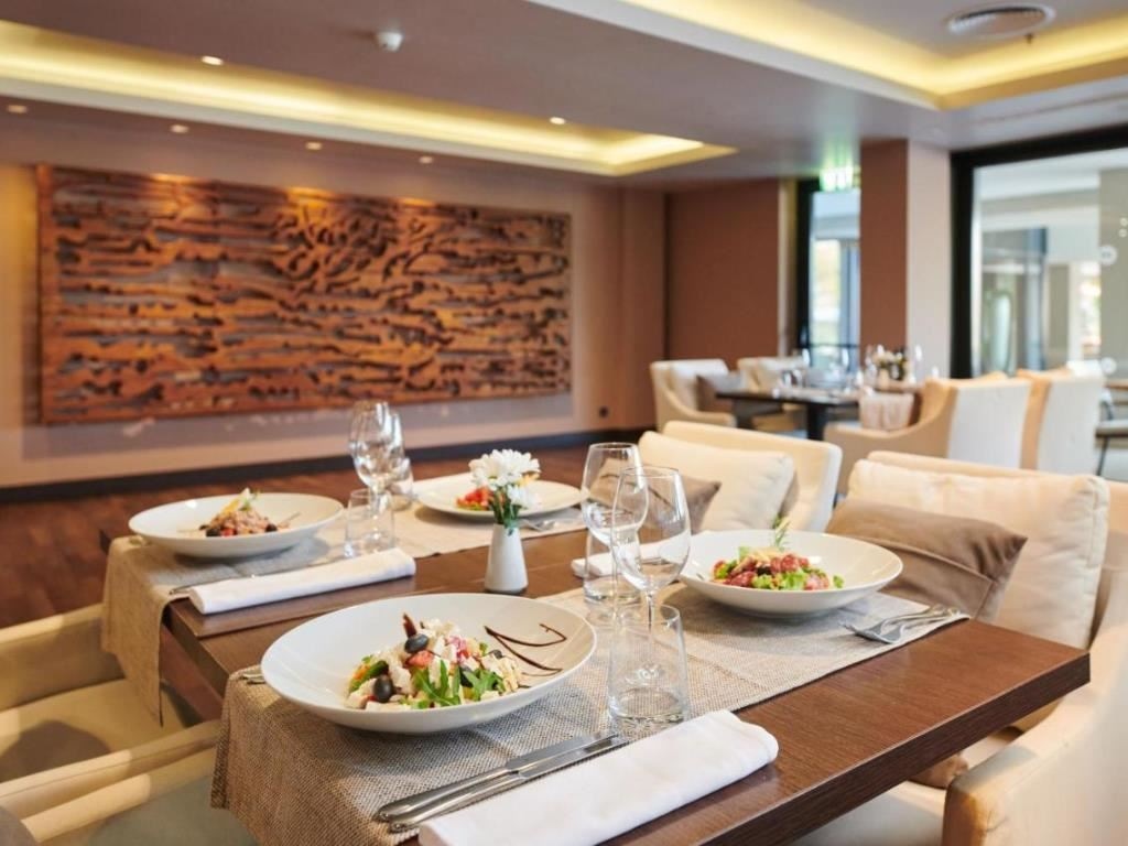 restaurants-restaurant