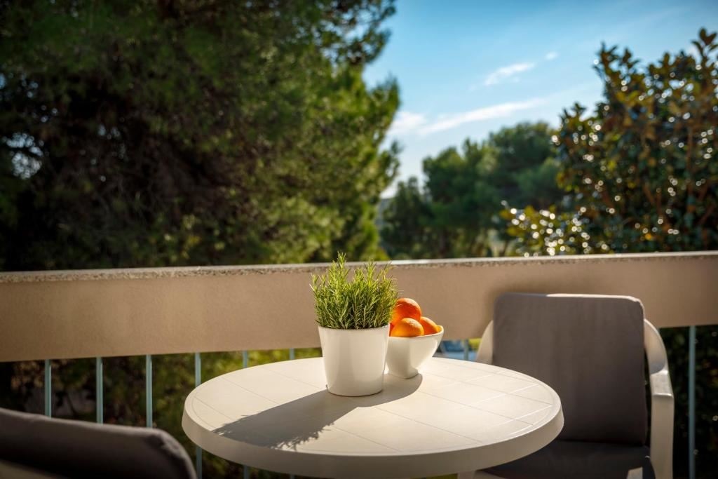 rooms-superior-room-balcony