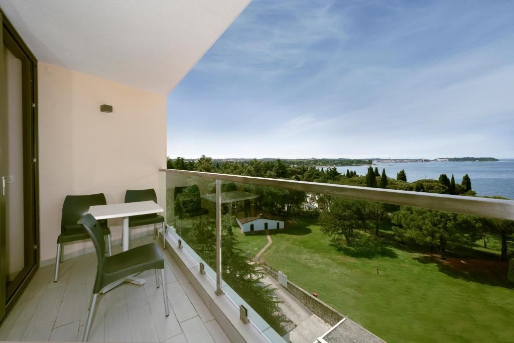 rooms-double-superior-room-seaview-balcony