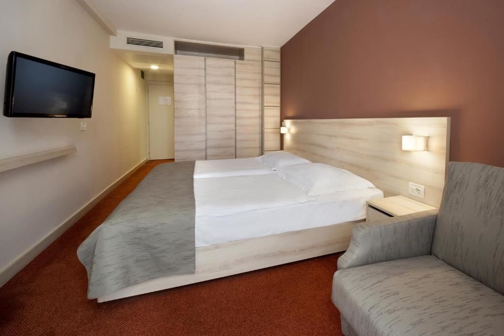 rooms-twin-superior-room-seaview-balcony