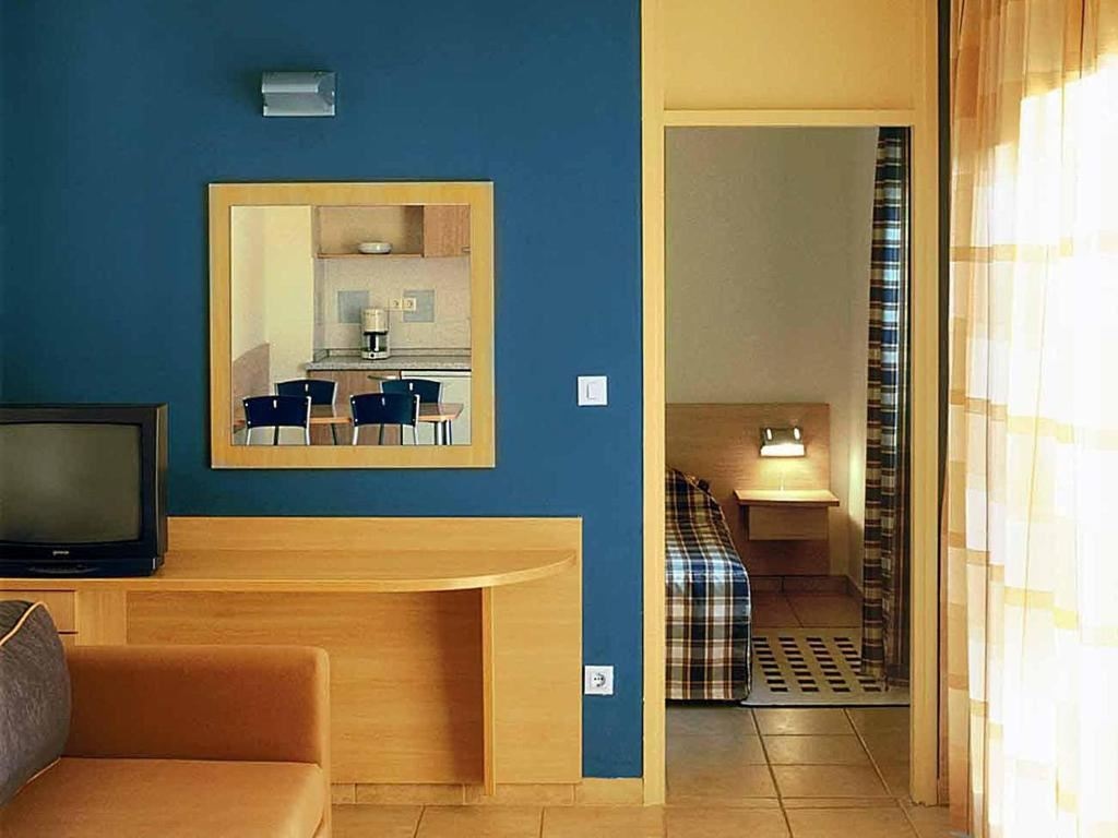 rooms-2-bedroom-apartment-terrace