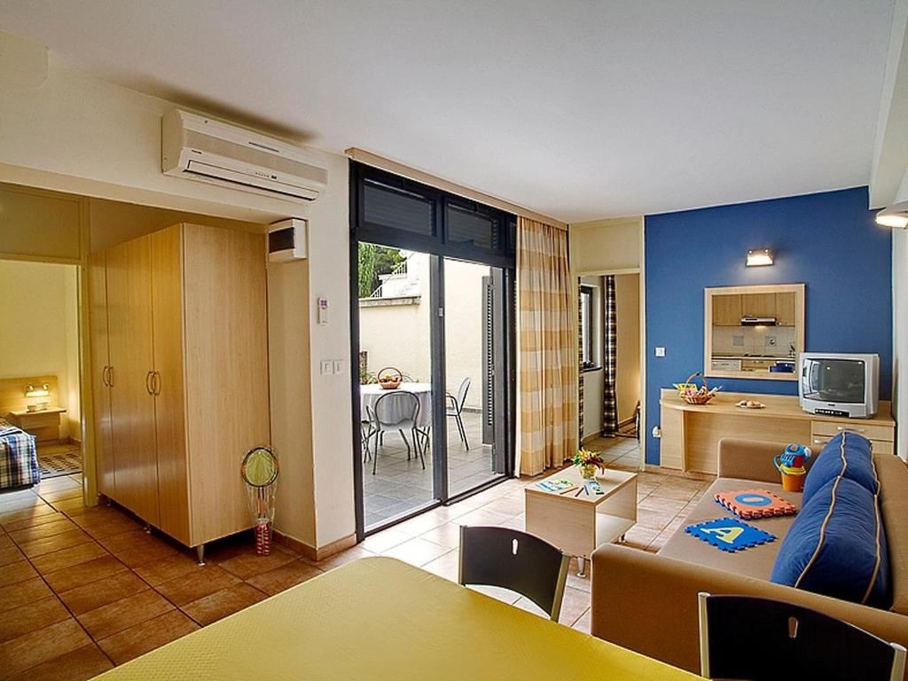 rooms-2-bedroom-apartment-terrace