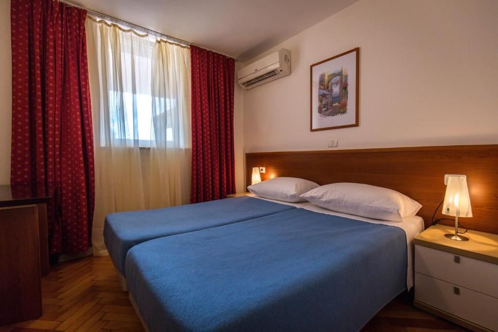 rooms-1-bedroom-superior-apartment-park-view-balcony