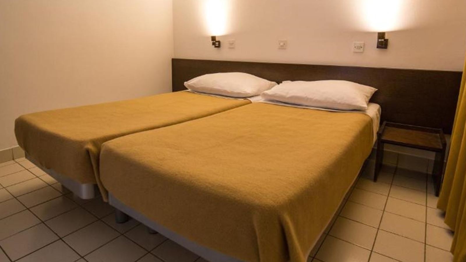 rooms-1-bedroom-apartment-park-view-balcony