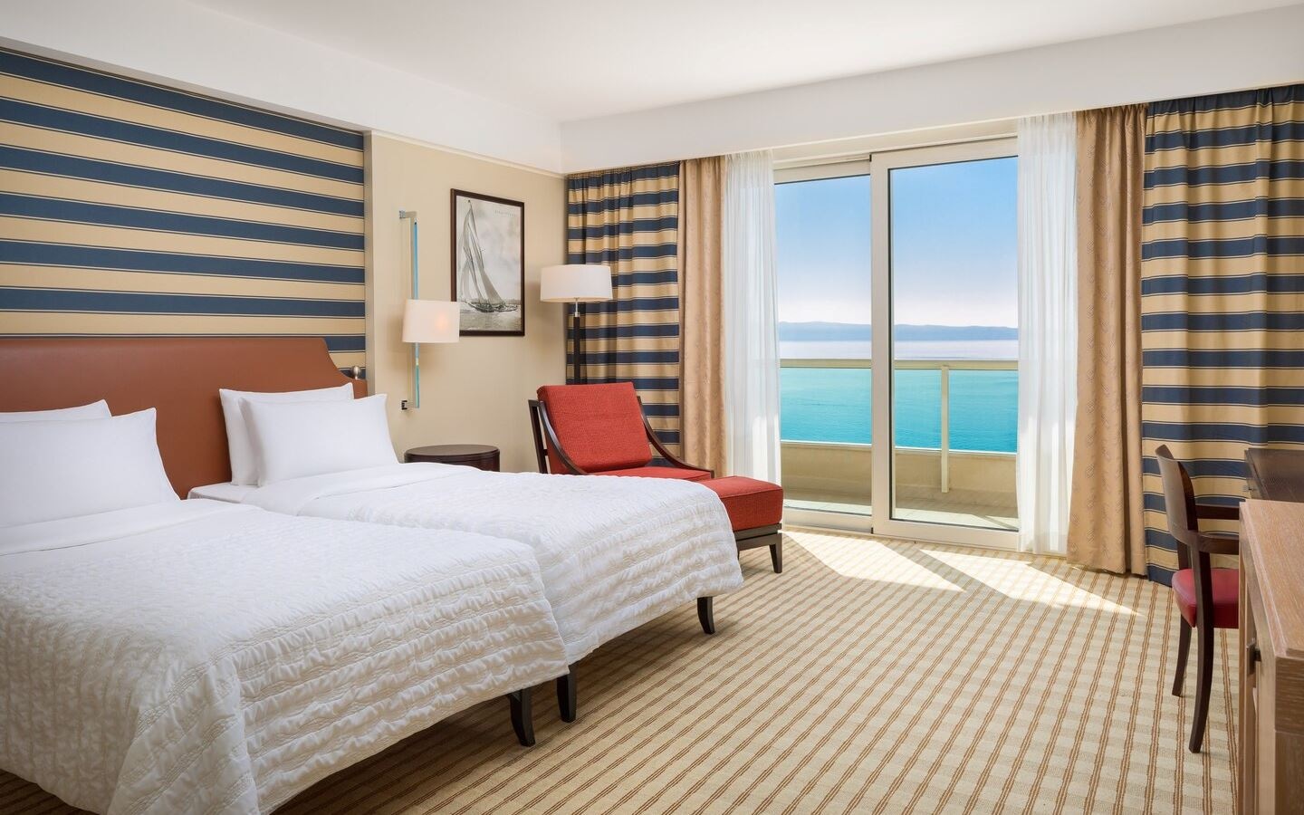 rooms-superior-room-seaview-balcony