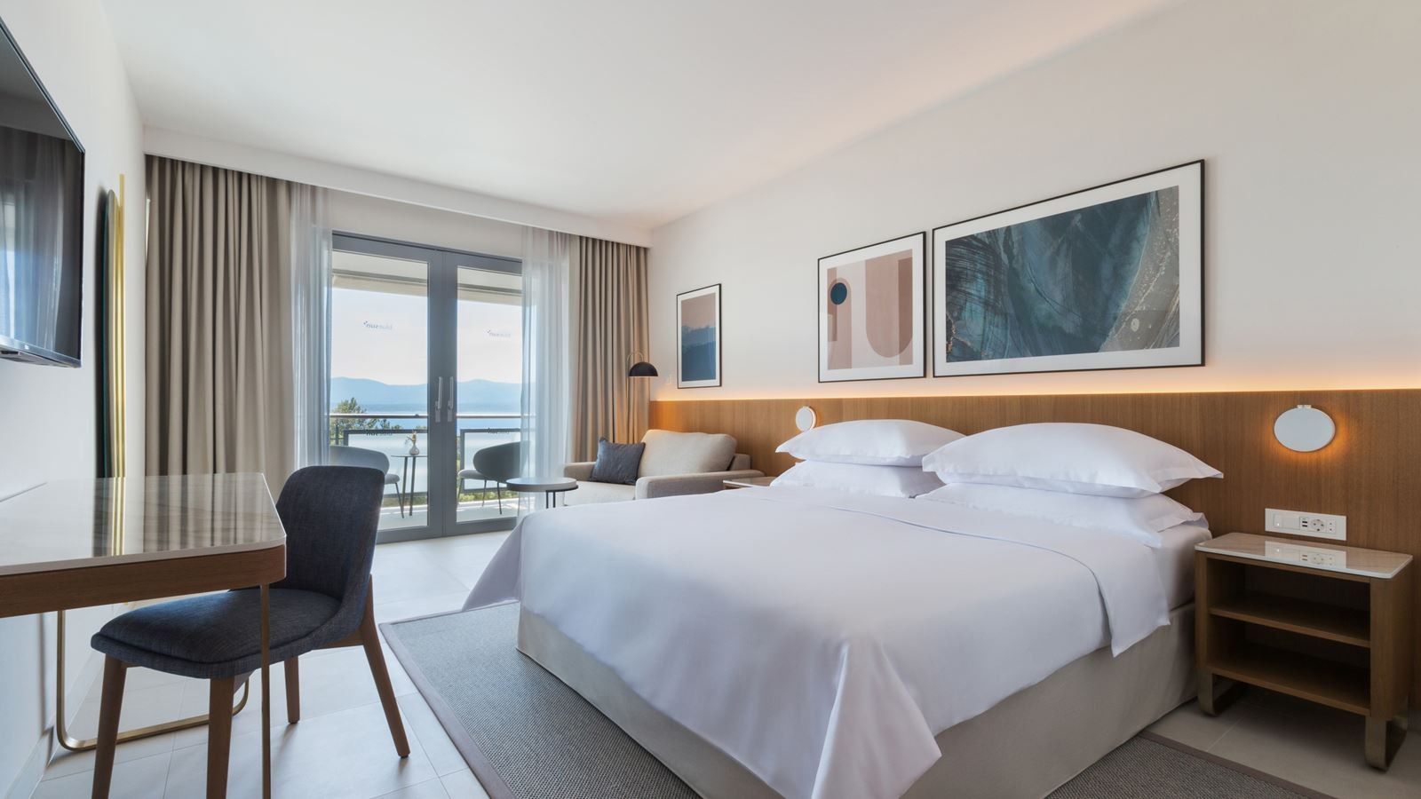 rooms-superior-room-seaside-balcony