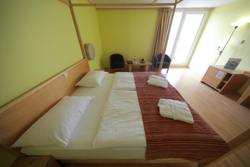 rooms-double-standard-room