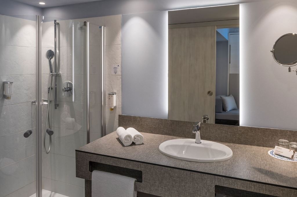 rooms-comfort-family-room-sea-side-balcony