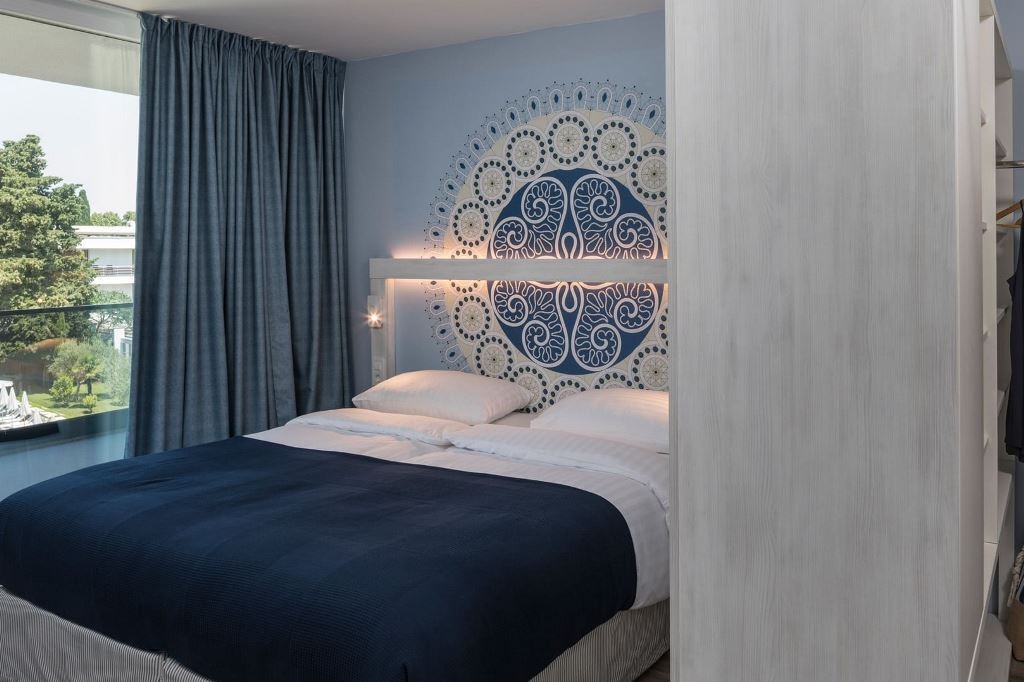 rooms-superior-family-room-sea-side-balcony