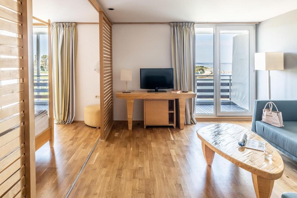 rooms-standard-familysuite-balcony