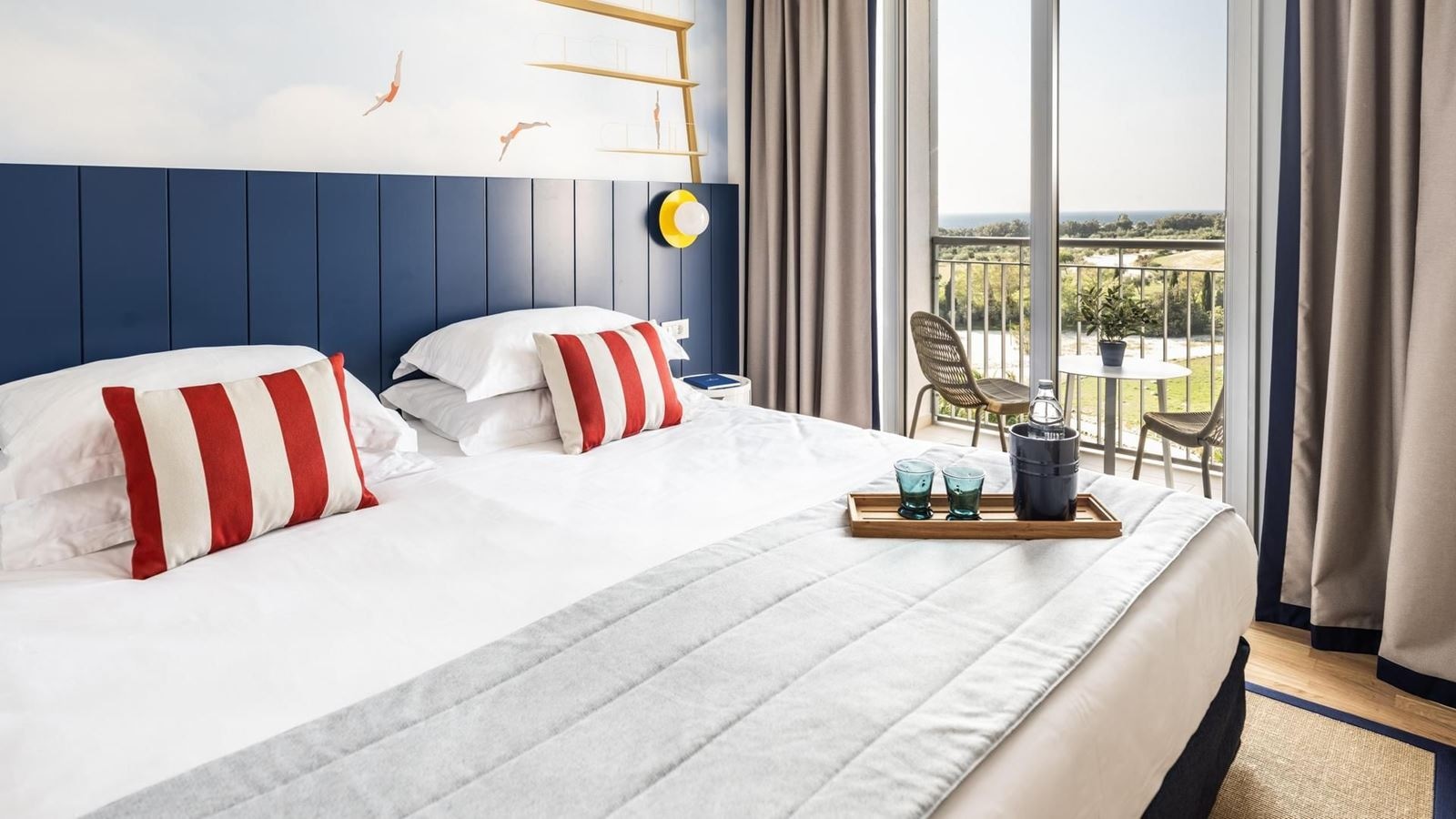 rooms-deluxe-familyroom-seaside