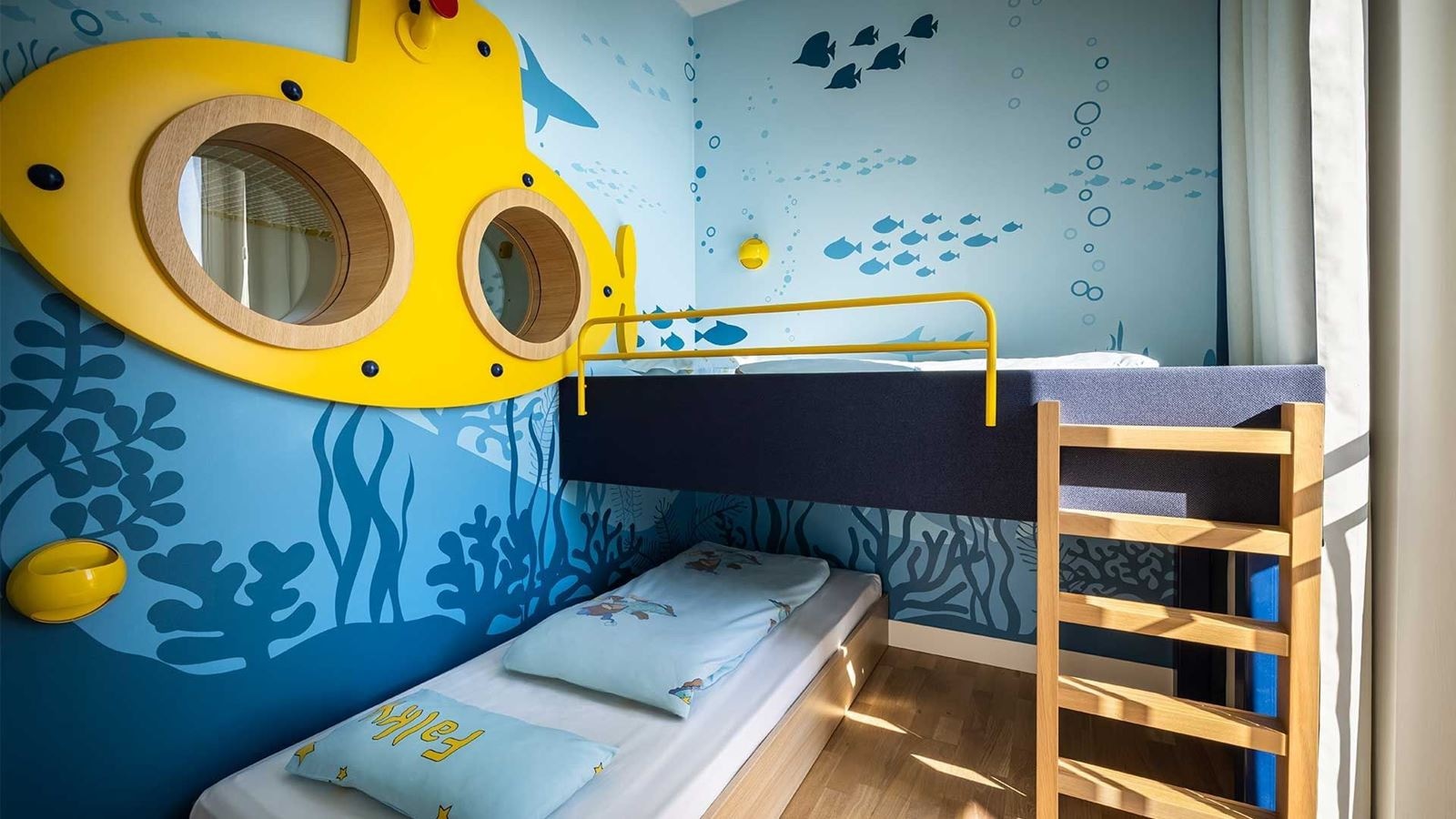 rooms-superior-familyroom