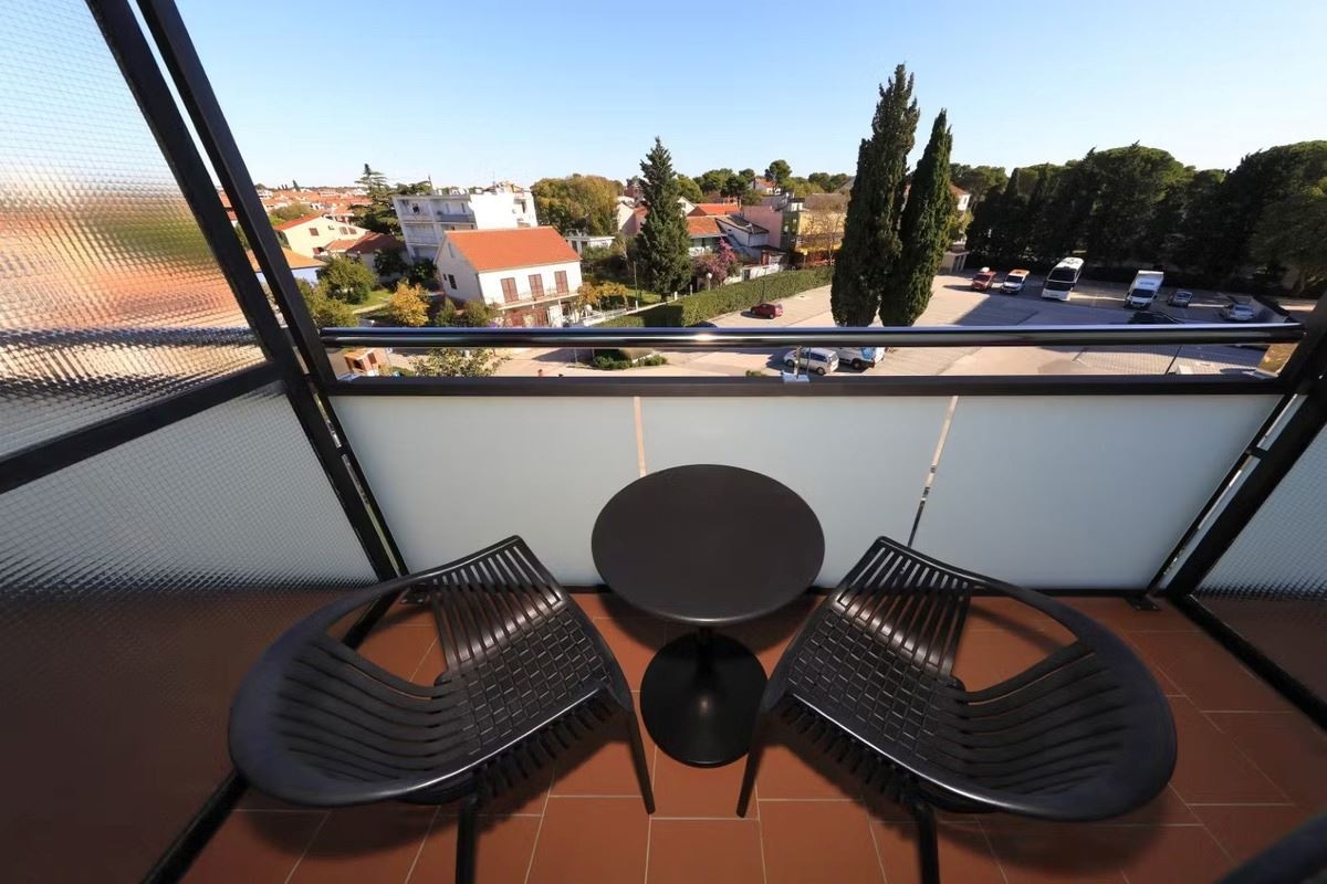 rooms-comfort-room-park-view-balcony
