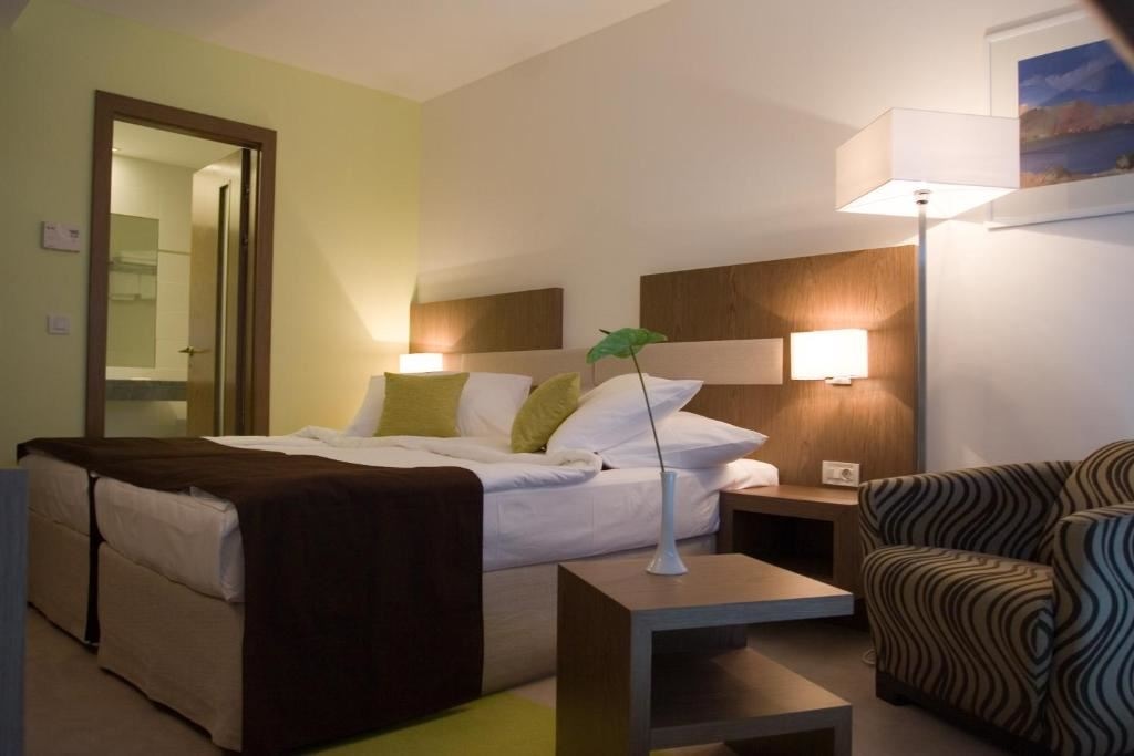 rooms-standard-room-balcony