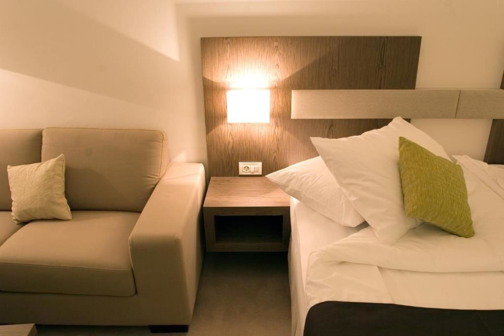 rooms-standard-room-balcony