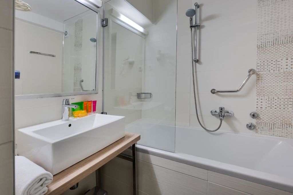 rooms-classic-familyroom