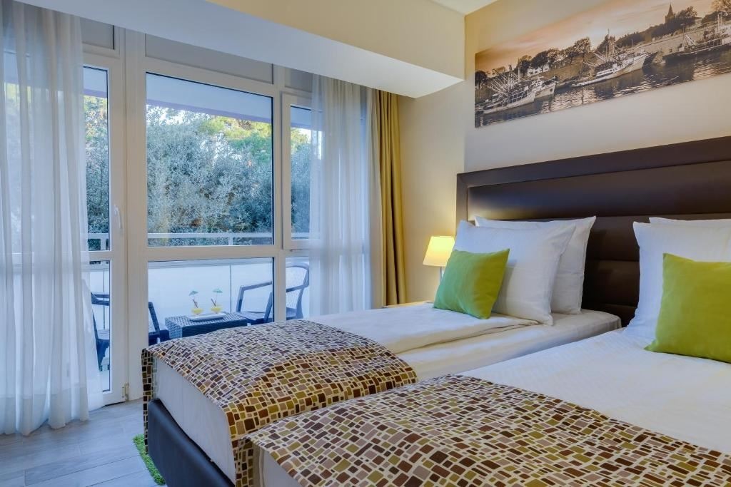 rooms-double-premium-room-balcony