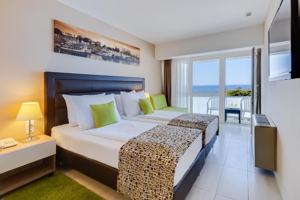 rooms-double-premium-room-seaside-balcony