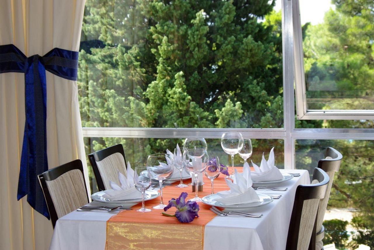 restaurants-restaurants