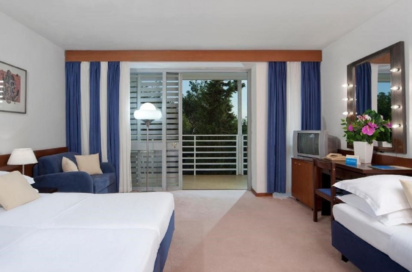 rooms-superior-room-balcony