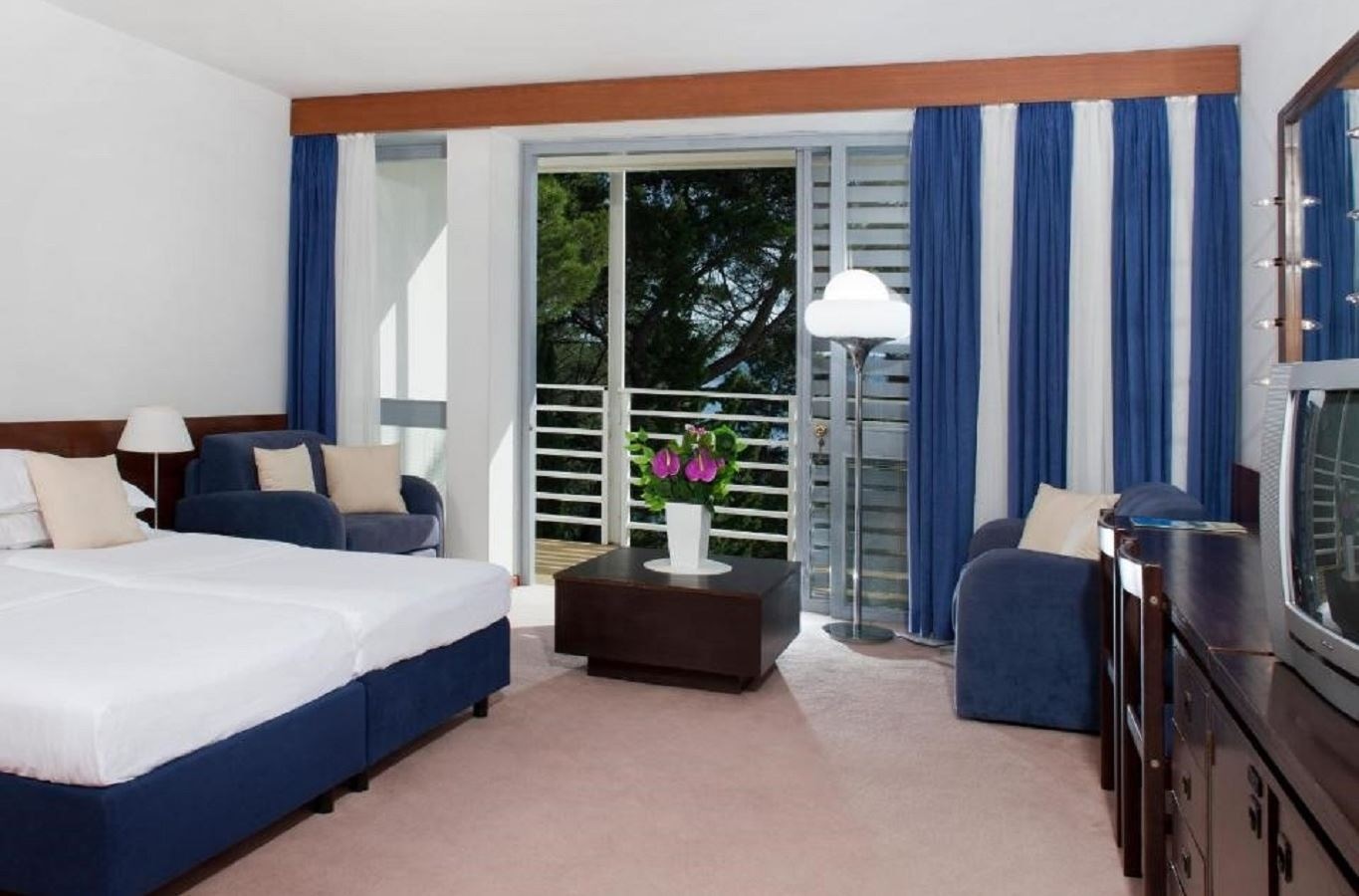 rooms-superior-room-balcony